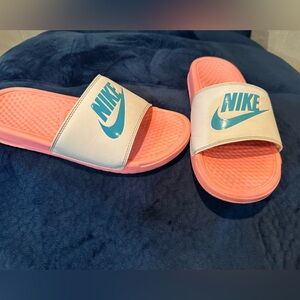 Nike Women’s Benassa Sunset Pulse slides Size 7